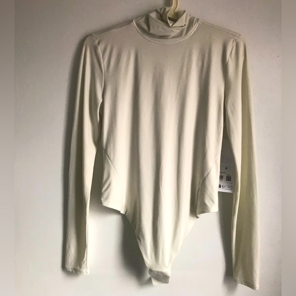 LULULEMON Wundermost Ultra-Soft Nulu Turtleneck Bodysuit - Picture 8 of 13